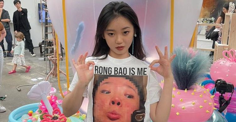 Rong Bao - An Apple 30 Metres under Water