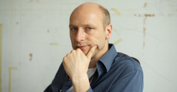 Aernout Mik - In two minds